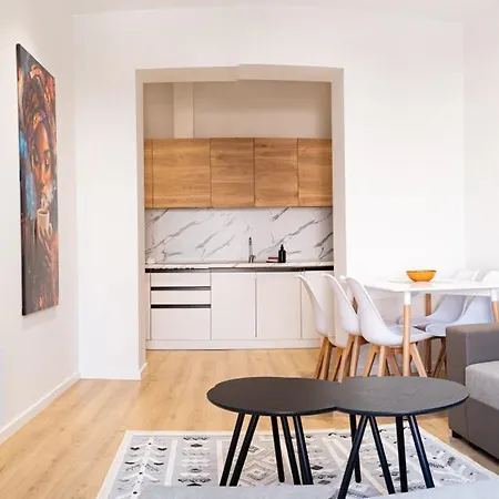 Barrikada-e Apartment *