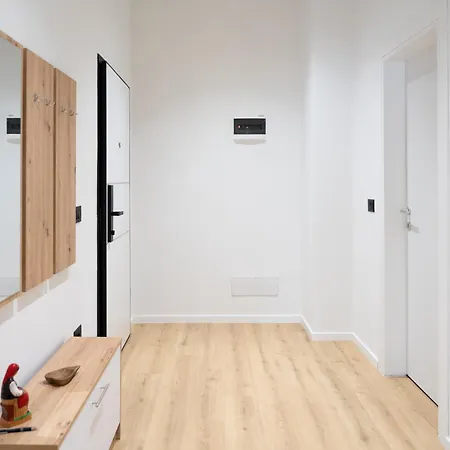 Barrikada-e Apartment *