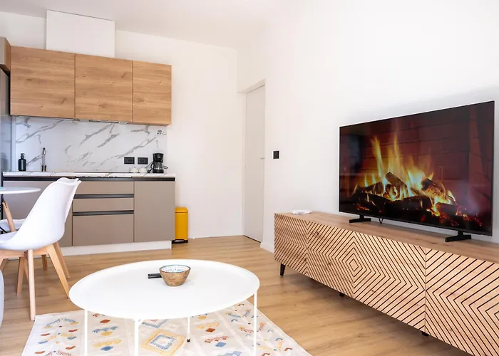 Barrikada-e Apartment