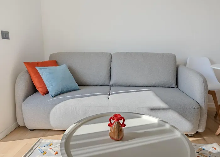 Barrikada-e Apartment